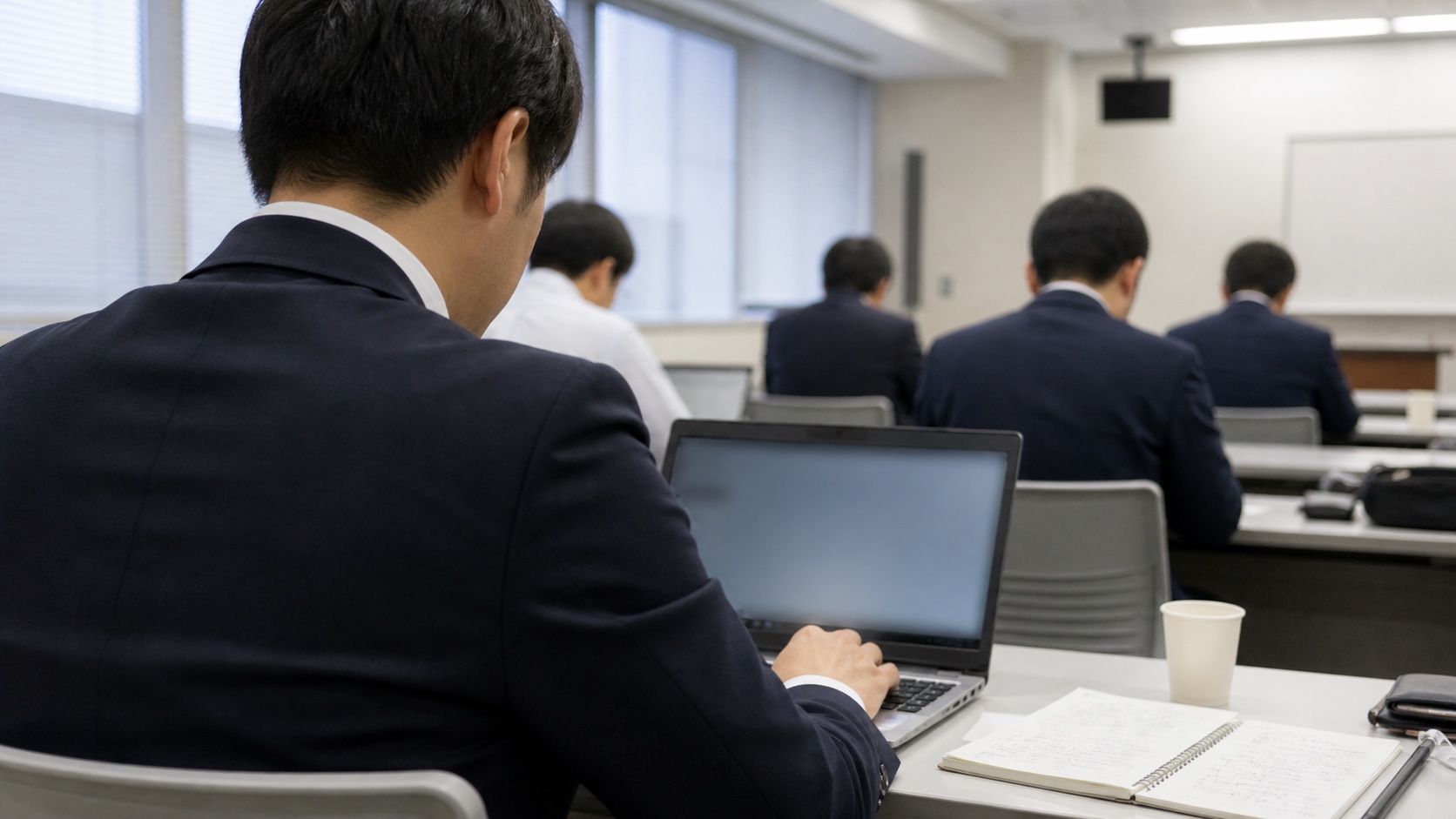 Yukarimiの法人向けAI研修で実際に手を動かす受講者