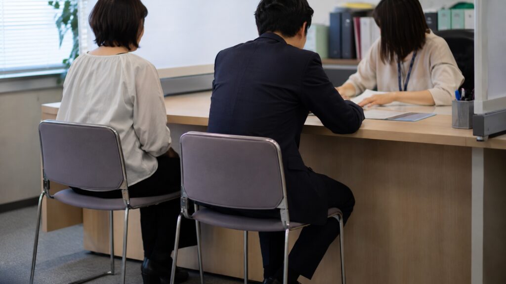 中小企業のDX支援を相談する窓口の打ち合わせ机
