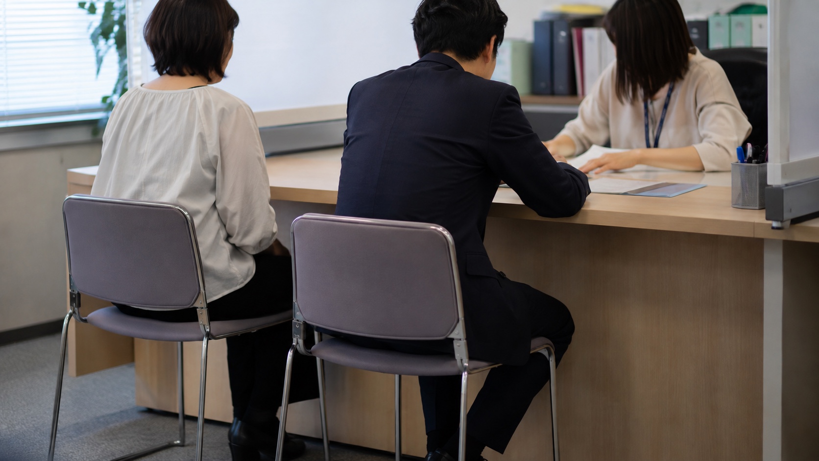 中小企業のDX支援を相談する窓口の打ち合わせ机